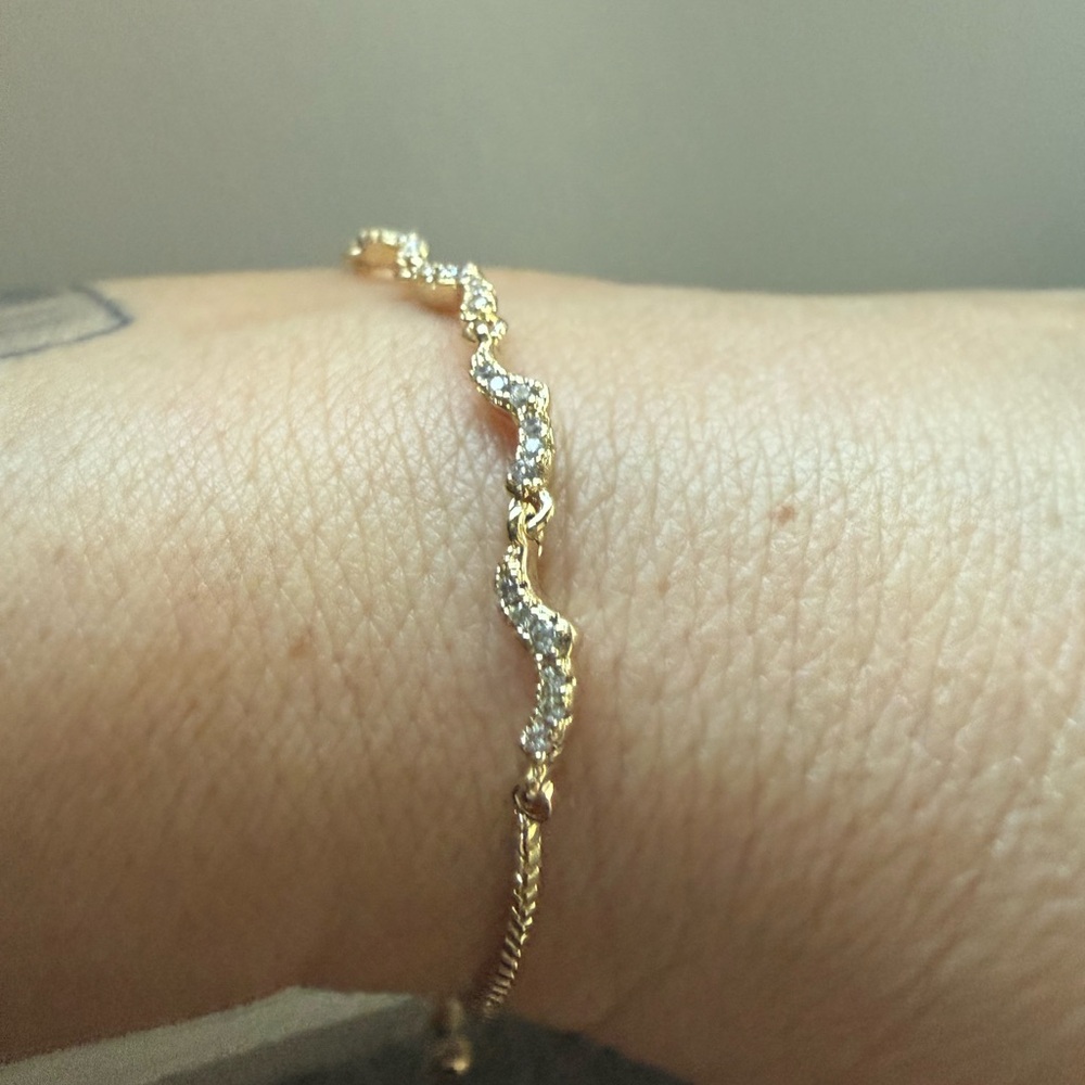 NEW!!Gold-Tone Crystal Delicate Wave Bracelet - Fully Adjustable - Picture 3 of 9